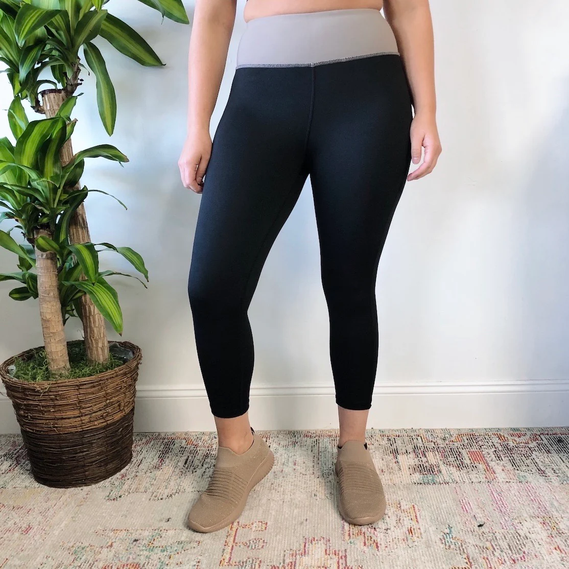 Stone Wrap Band Crop Leggings • 1766 SIZE SMALL - Image 3